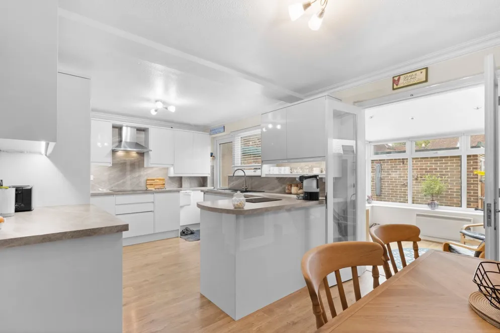 Property carousel item 6