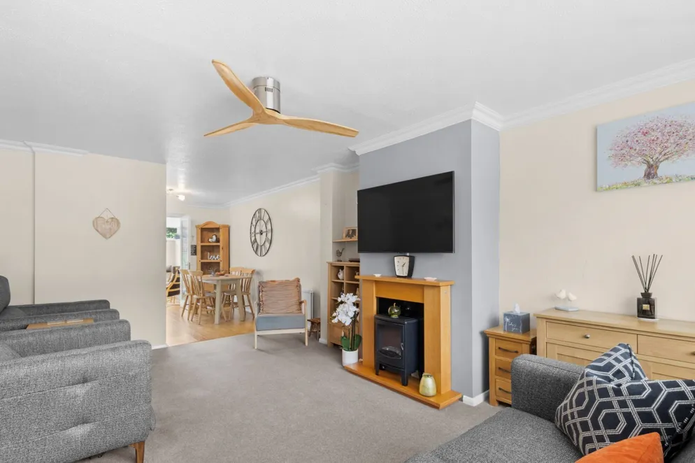 Property carousel item 9