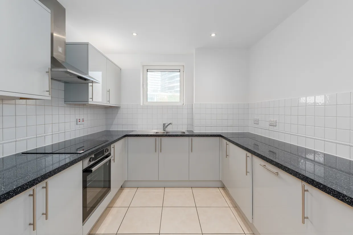 Boardwalk Place, London, E14 photo 4