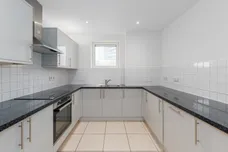 Boardwalk Place, London, E14 photo 4