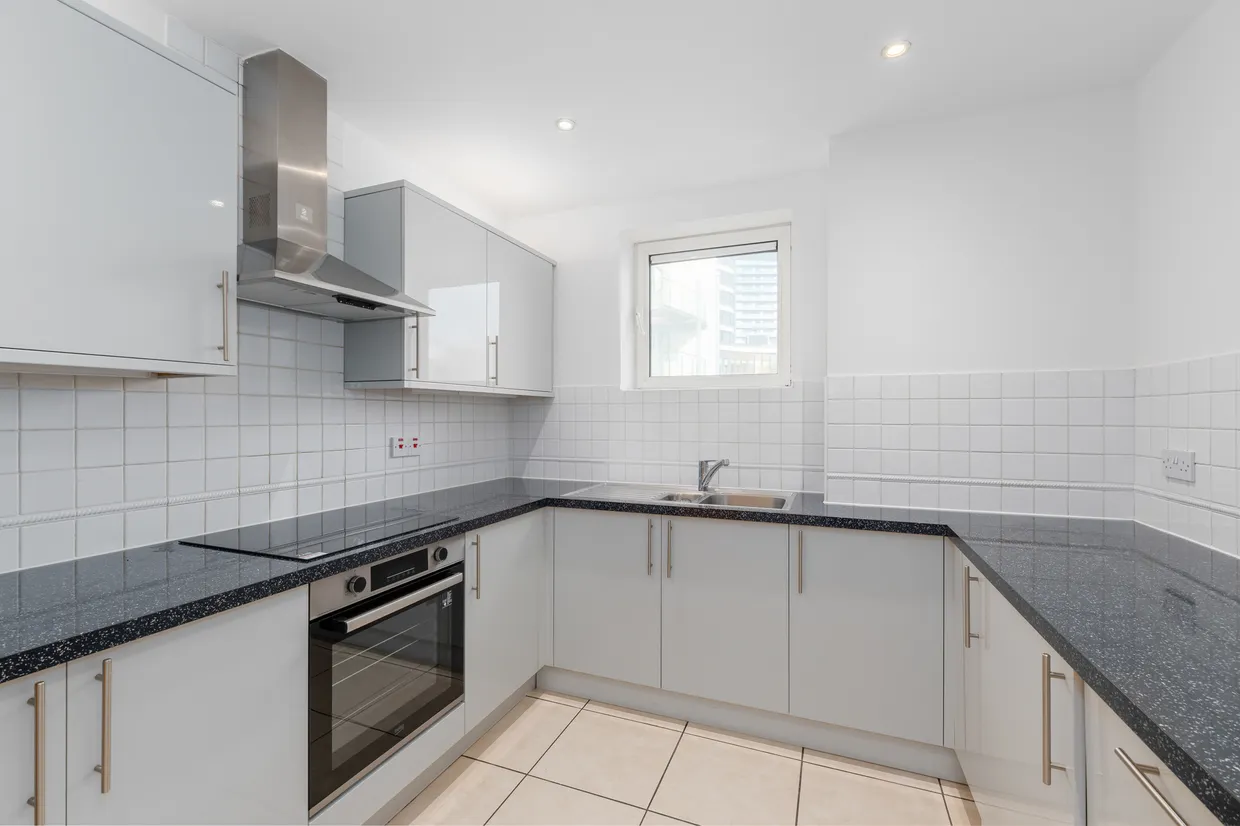 Boardwalk Place, London, E14 photo 13