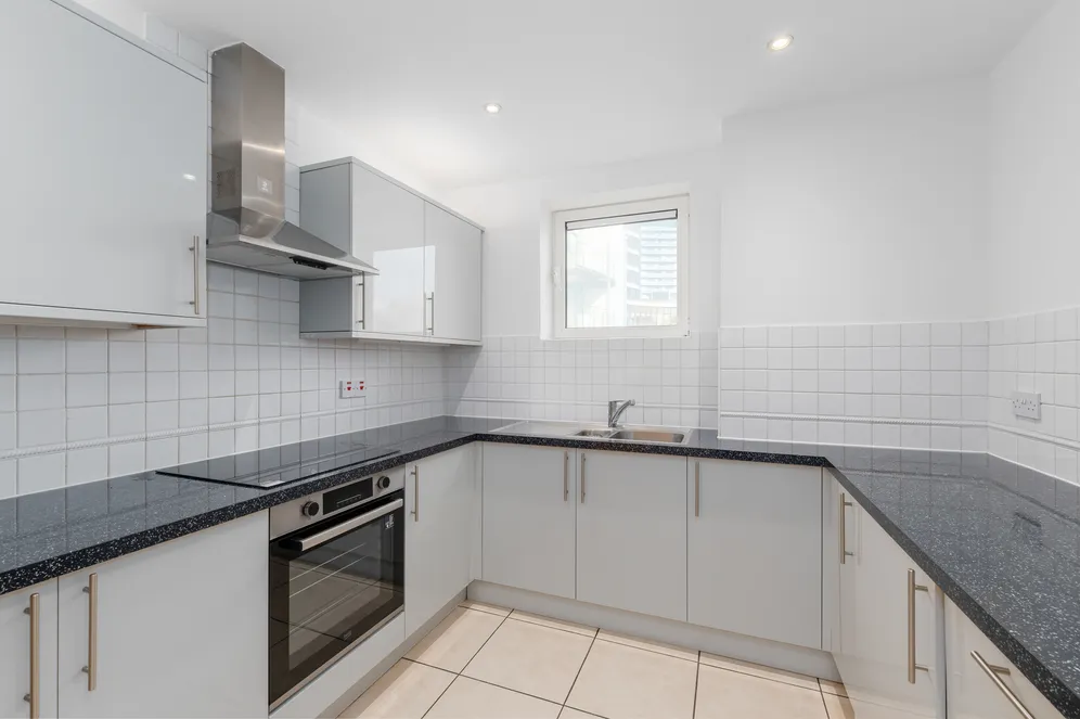 Boardwalk Place, London, E14 photo 13