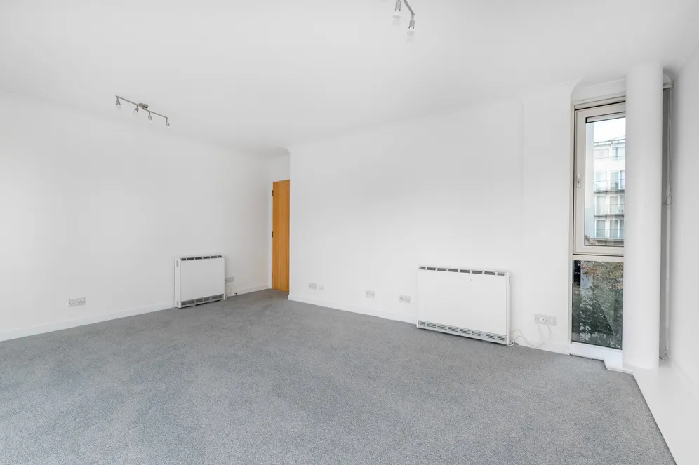 Boardwalk Place, London, E14 photo 14
