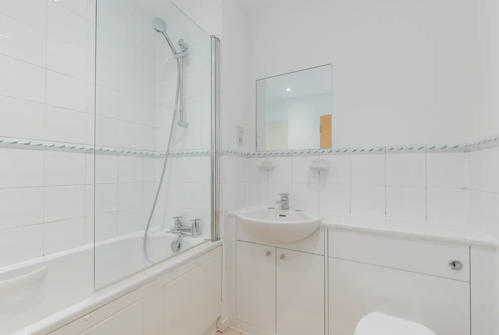 Boardwalk Place, London, E14 photo 15