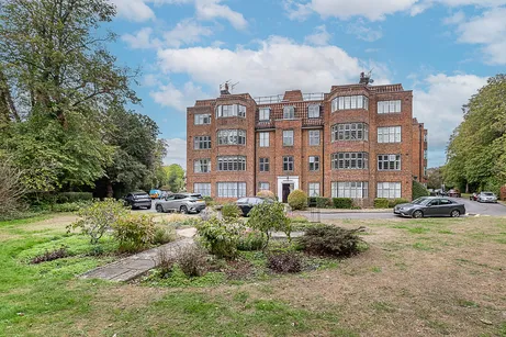 Portsmouth Road, London, SW15