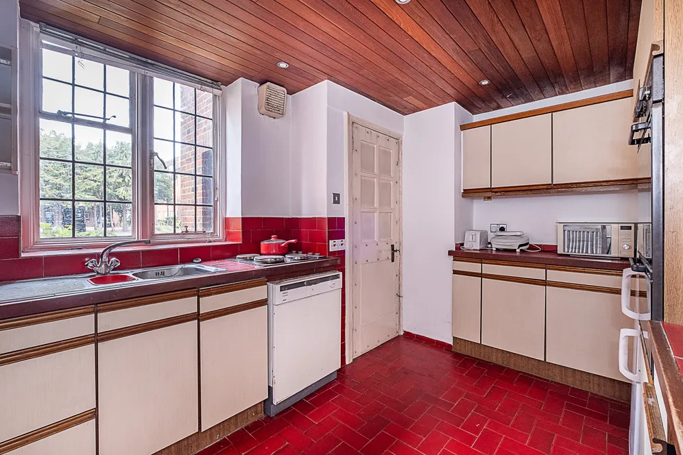 Portsmouth Road, London, SW15 photo 7