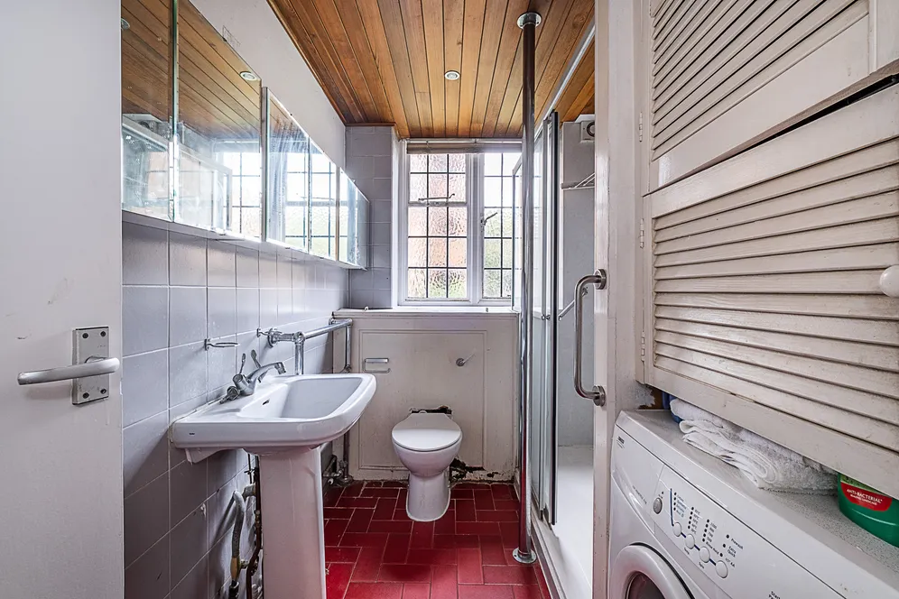 Portsmouth Road, London, SW15 photo 11