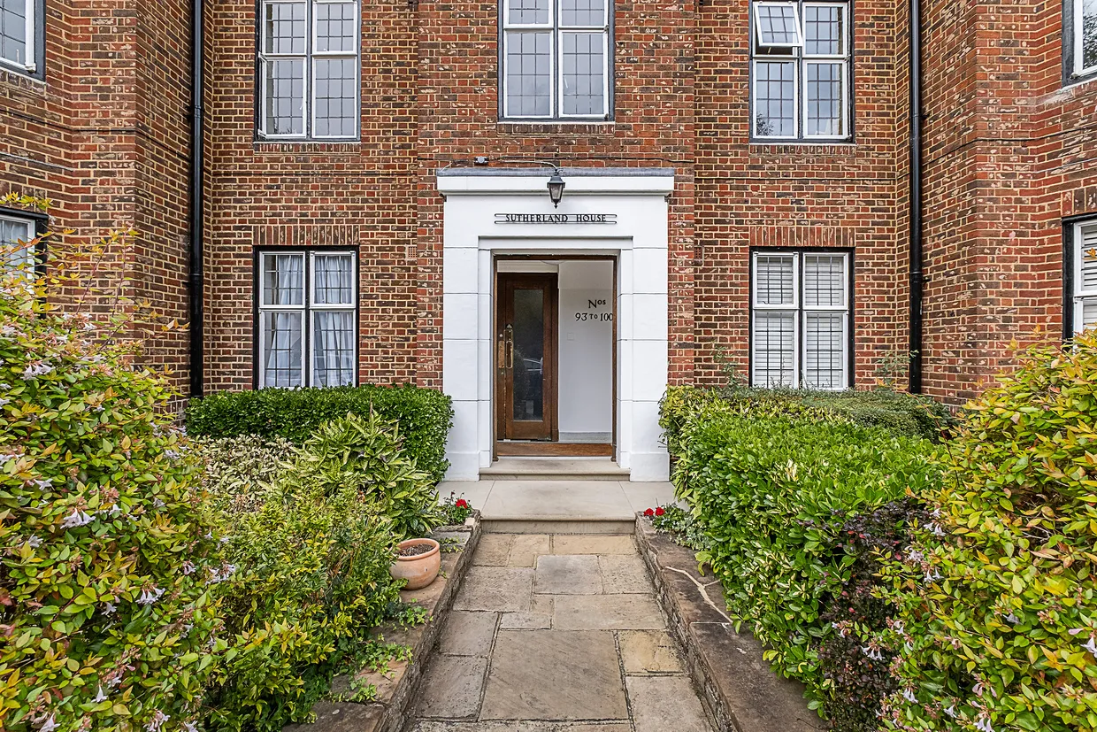 Portsmouth Road, London, SW15 photo 14