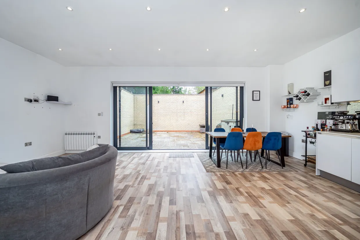Gunnersbury Avenue, Ealing, W5 photo 1
