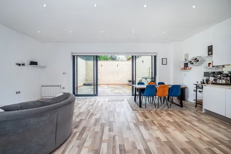 Gunnersbury Avenue, Ealing, W5
