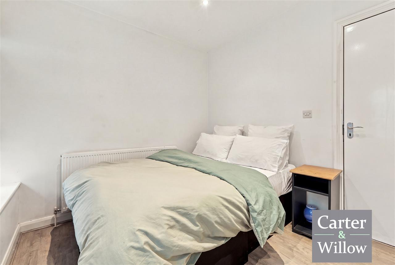 Park Avenue, Barking, Essex Image 11
