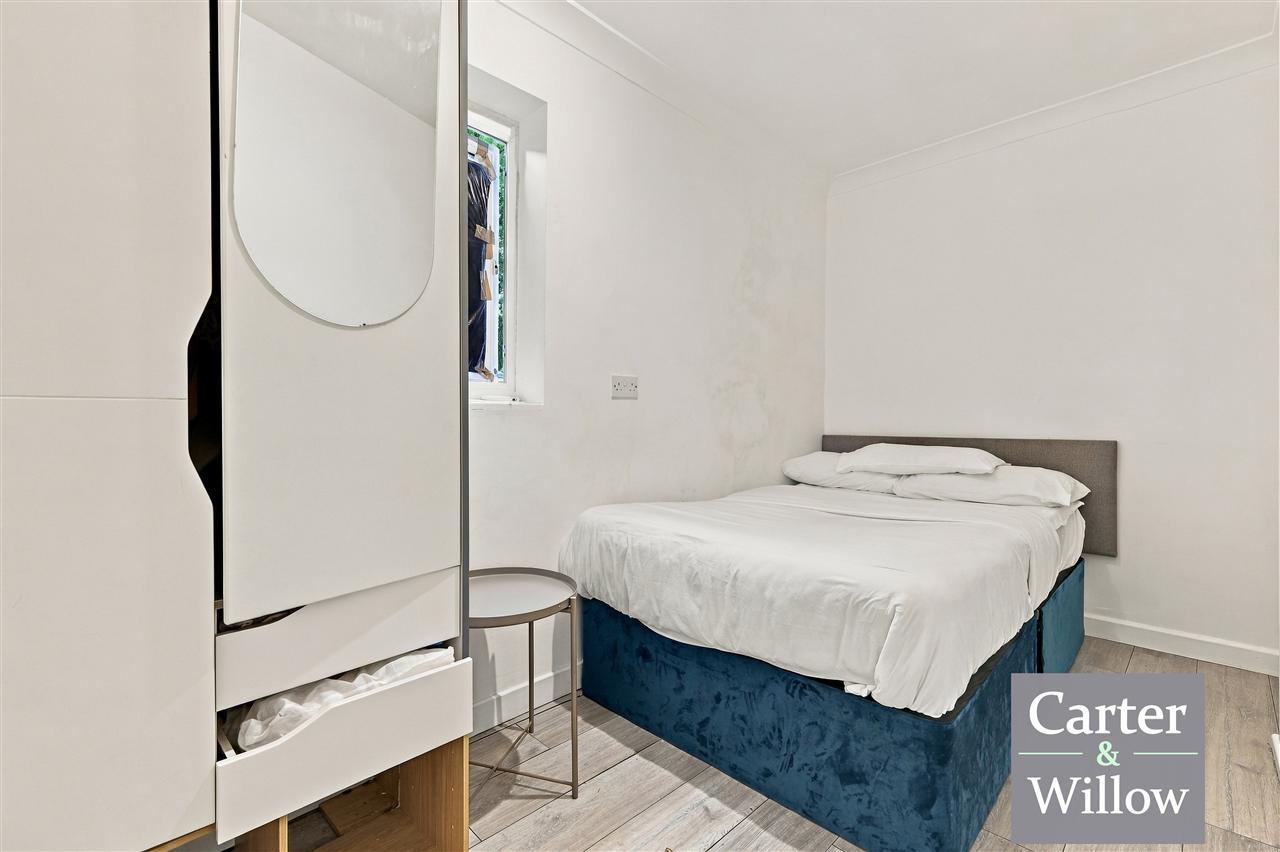 Park Avenue, Barking, Essex Image 17