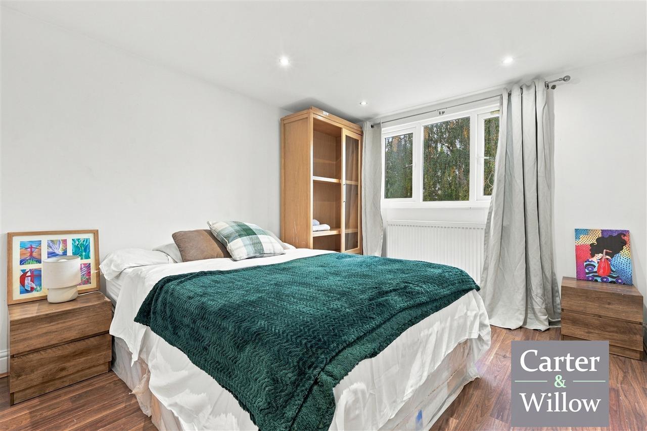 Park Avenue, Barking, Essex Image 22