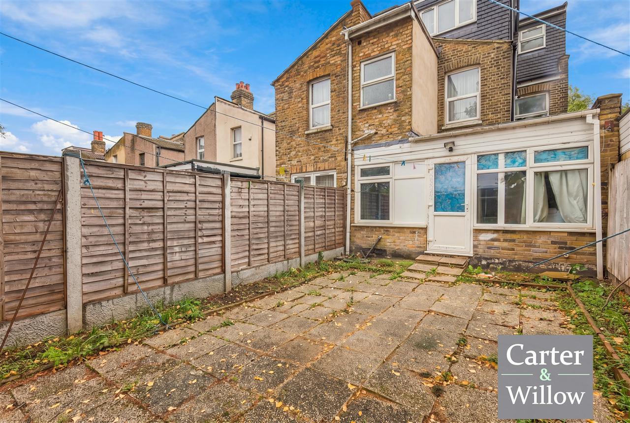 Park Avenue, Barking, Essex Image 26