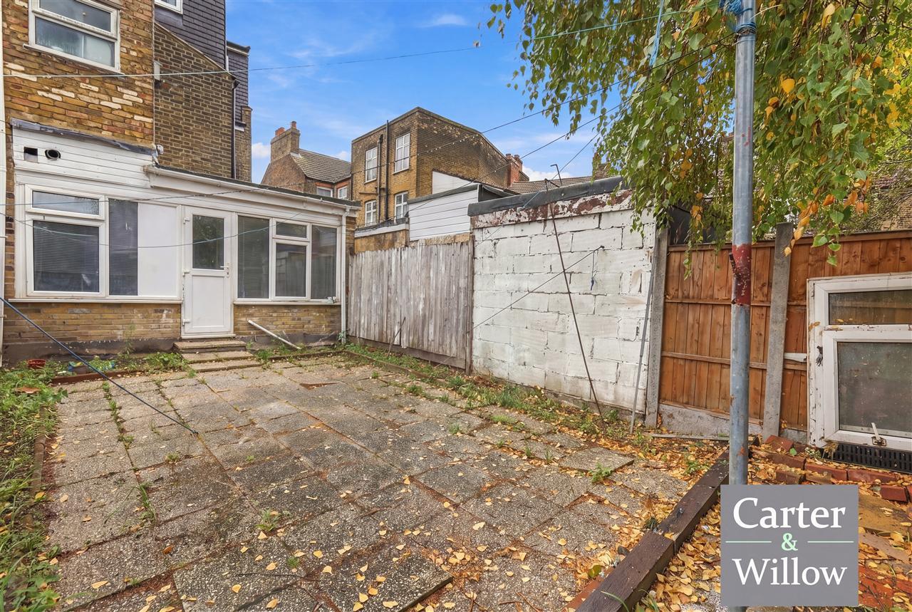 Park Avenue, Barking, Essex Image 27