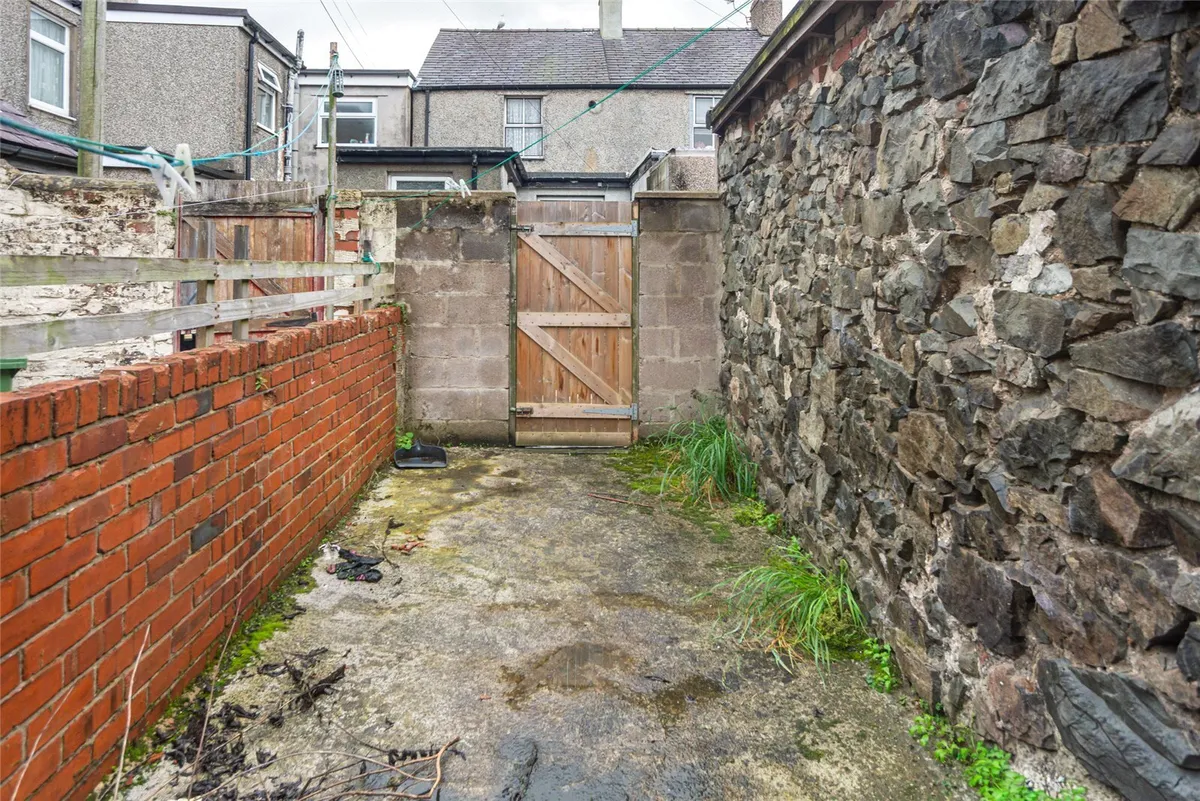 Caernarfon Road, Bangor, Gwynedd, LL57