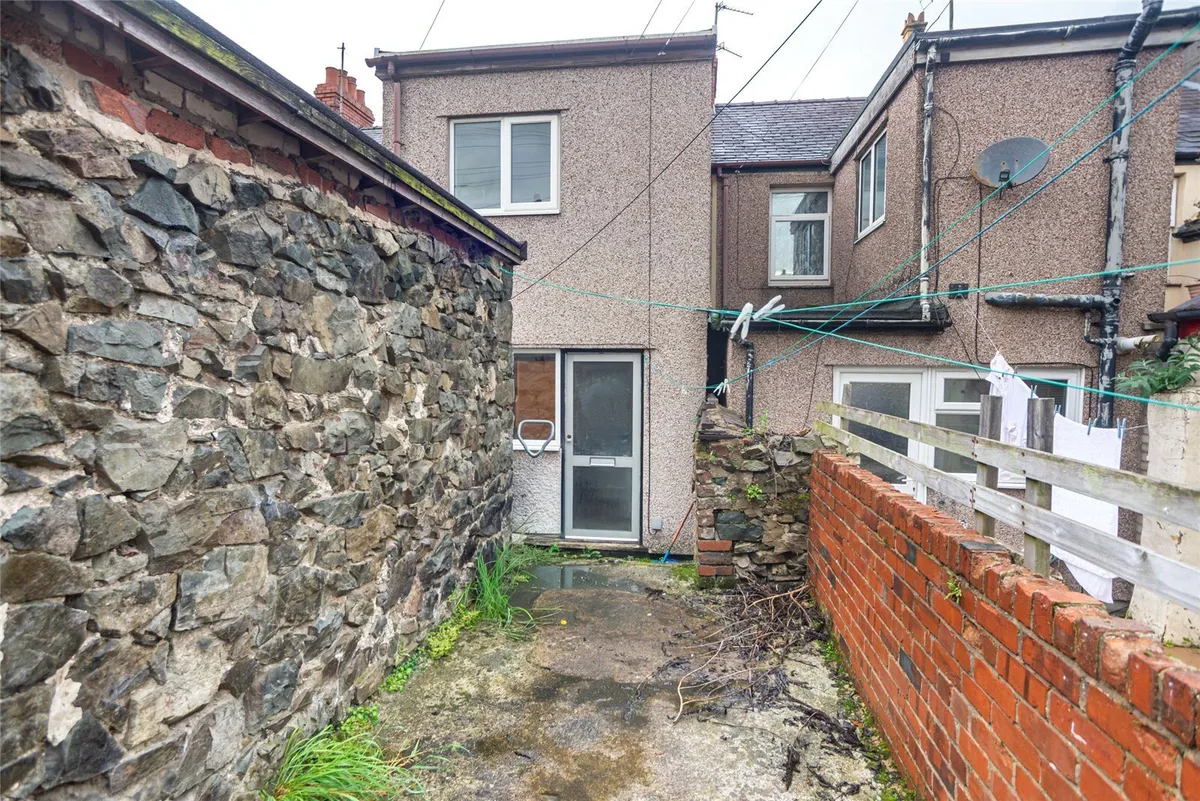 Caernarfon Road, Bangor, Gwynedd, LL57