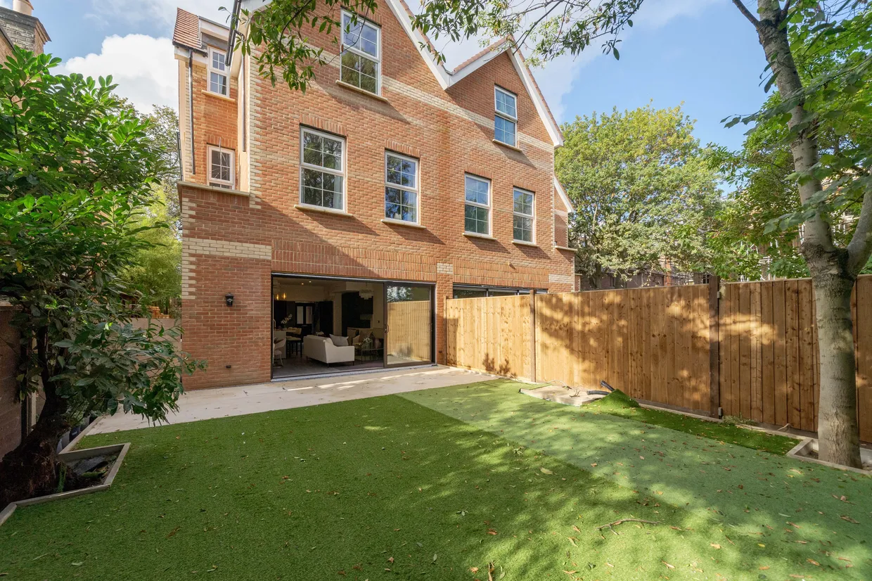 Leopold Road, London, W5 photo 22