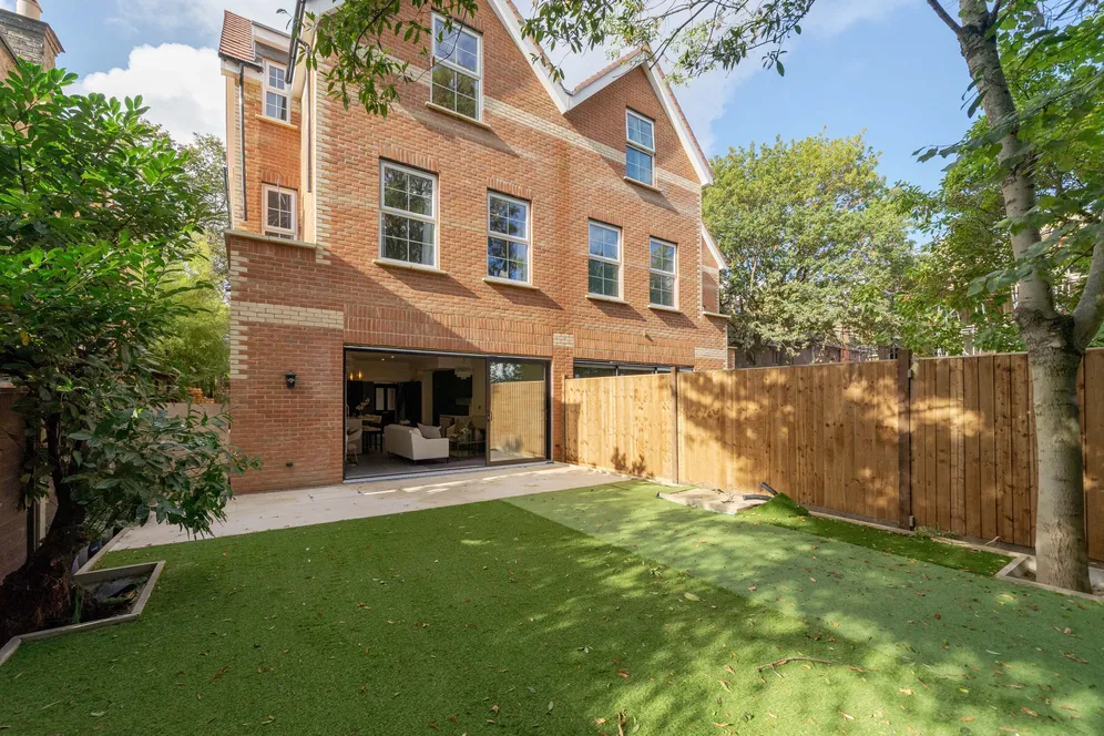 Leopold Road, London, W5 photo 22