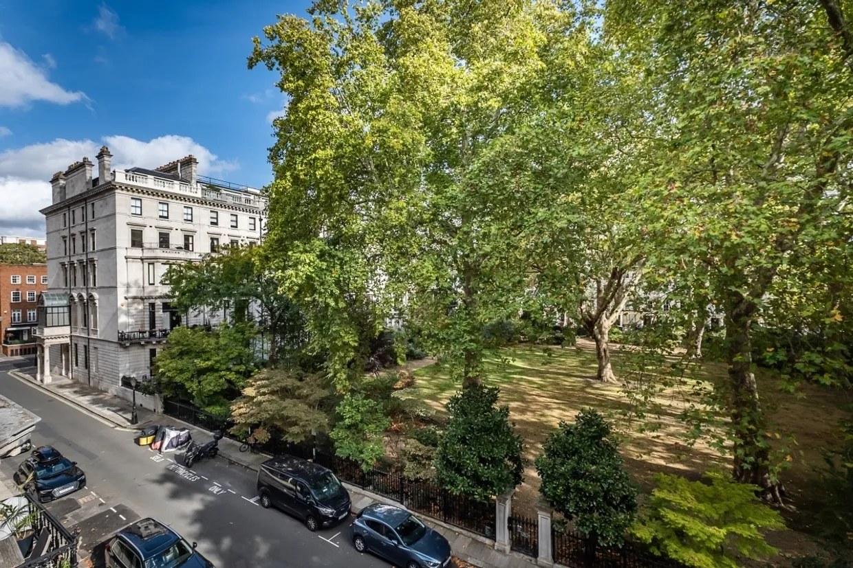 Ennismore Gardens Knightsbridge SW7 photo 2