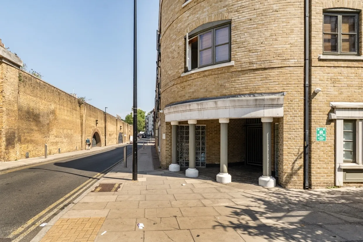 Kingsley Mews, Wapping, E1W photo 2