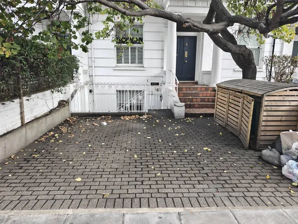Earls Court Road, London, W8