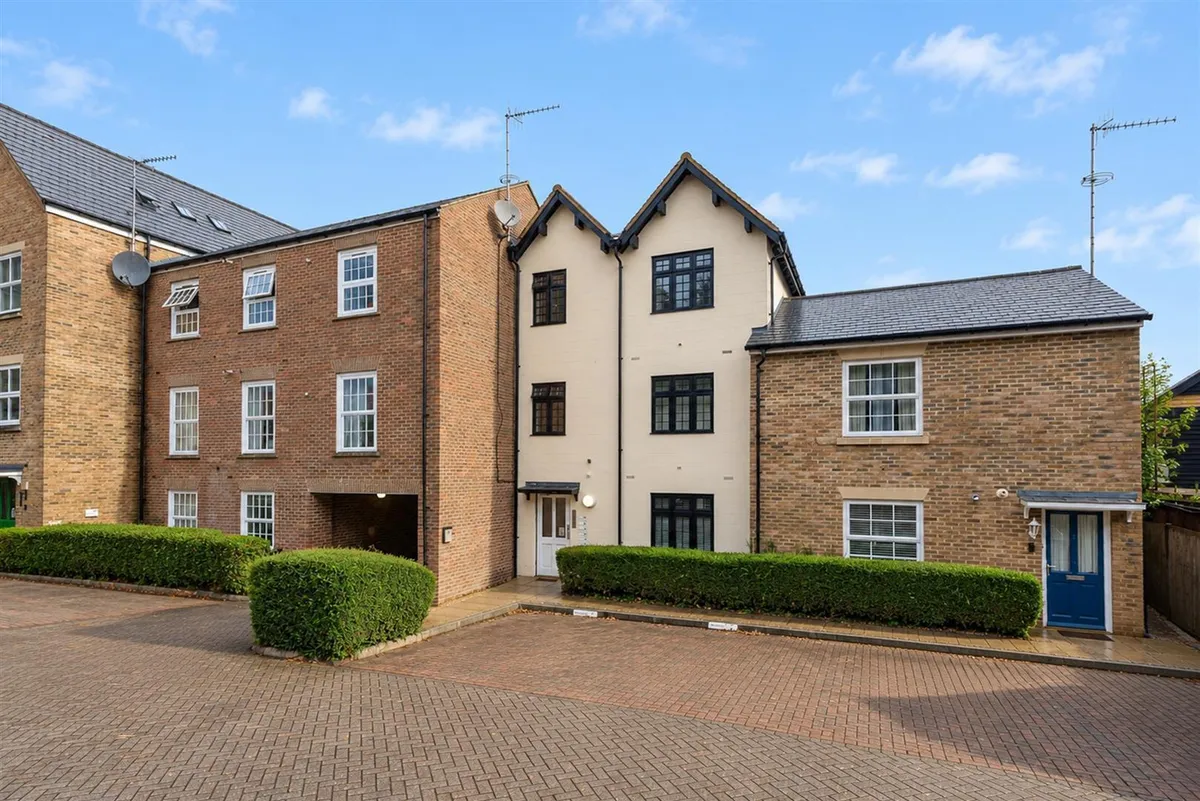Callaghan Court, High Street, Berkhamsted, Hertfordshire HP4 2FQ