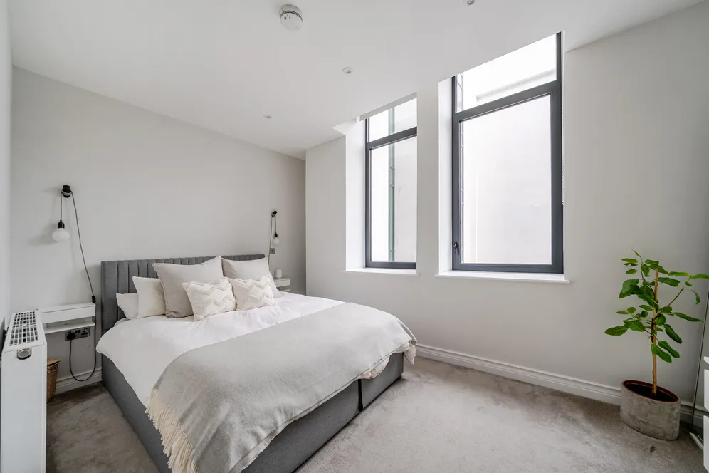 Littleworth Road, Esher, KT10 photo 6