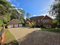 Parklands Close, Lower Bourne, Farnham, GU9 photo 1