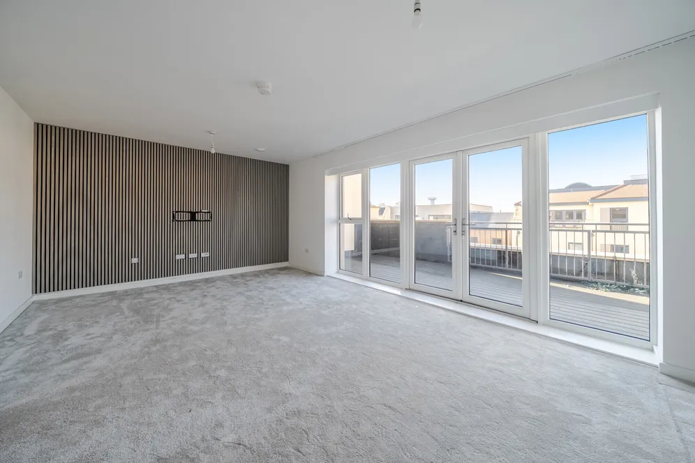 1 Nightingale Walk, Farnham, GU9 photo 3