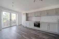 1 Nightingale Walk, Farnham, GU9 photo 6