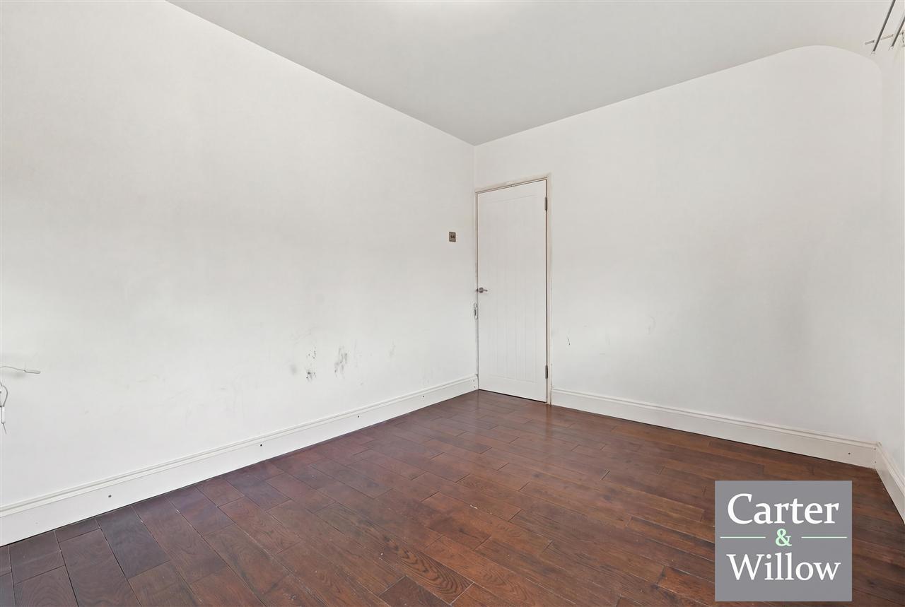 Oxlow Lane, Essex Image 14