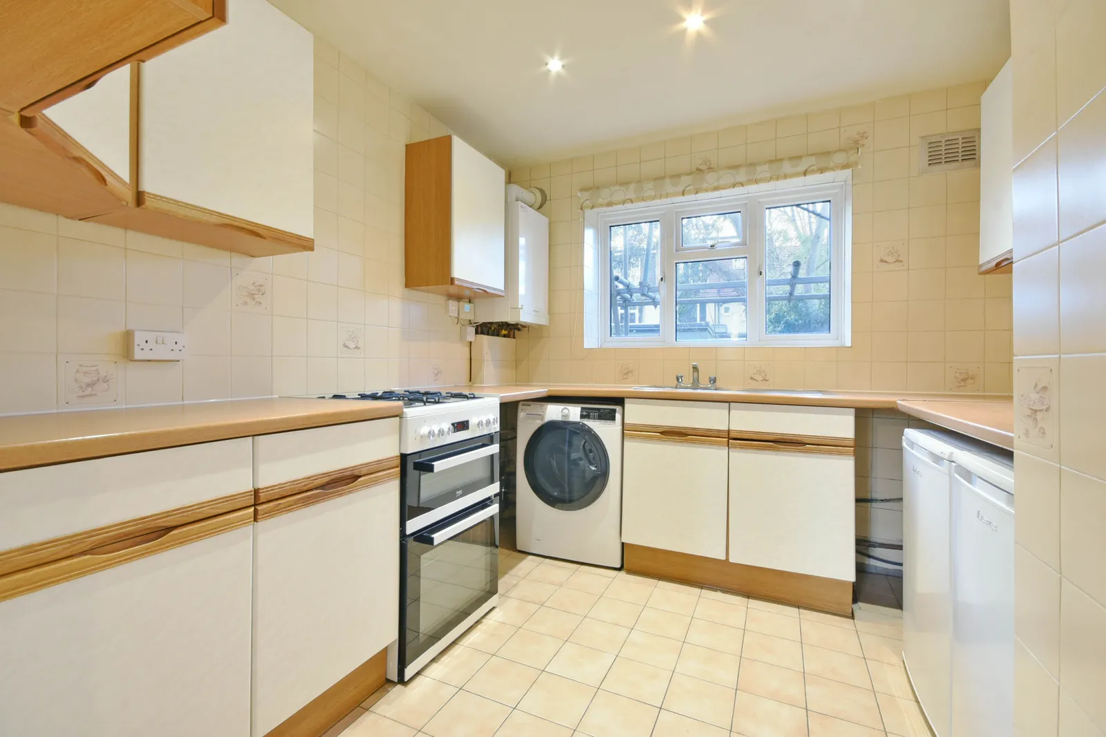 Vines Avenue, Finchley Central, London, N3