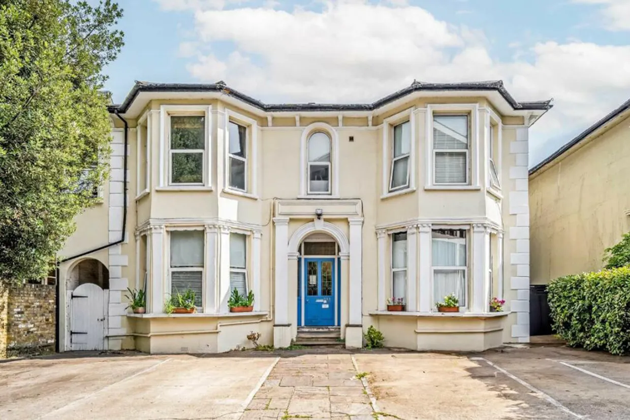 Grove Crescent, Kingston Upon Thames, KT1 photo 1