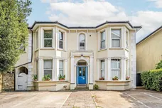 Grove Crescent, Kingston Upon Thames, KT1 photo 1