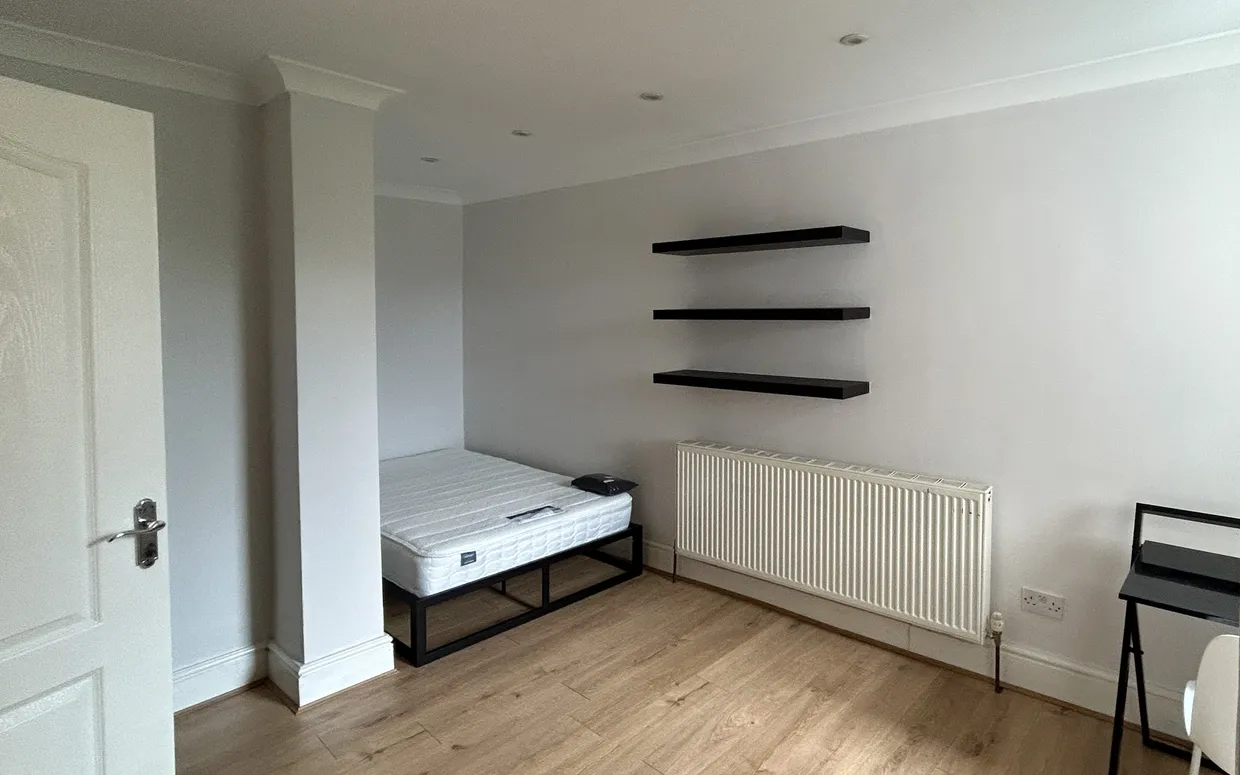 Grove Crescent, Kingston Upon Thames, KT1 photo 6