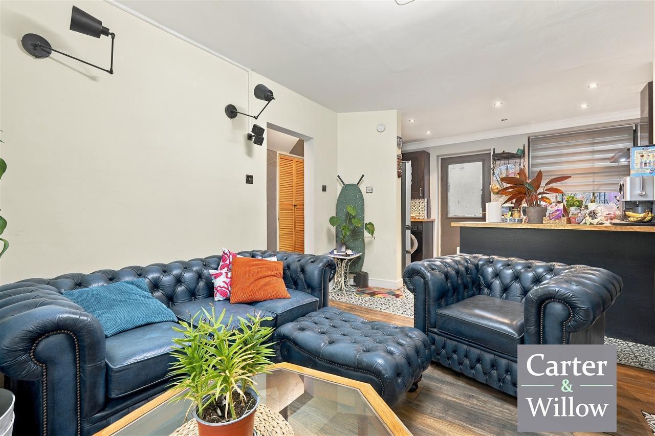 Ellerton Road, Essex Image 6