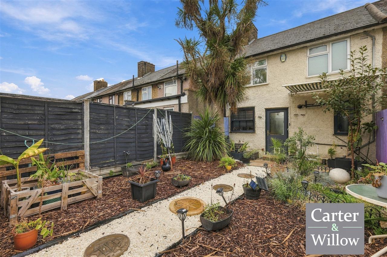 Ellerton Road, Essex Image 17