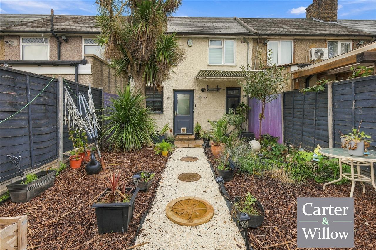 Ellerton Road, Essex Image 18