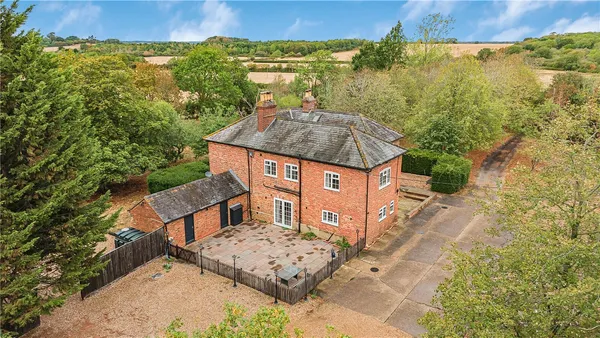 Moulsoe, Buckinghamshire, MK16 photo 1