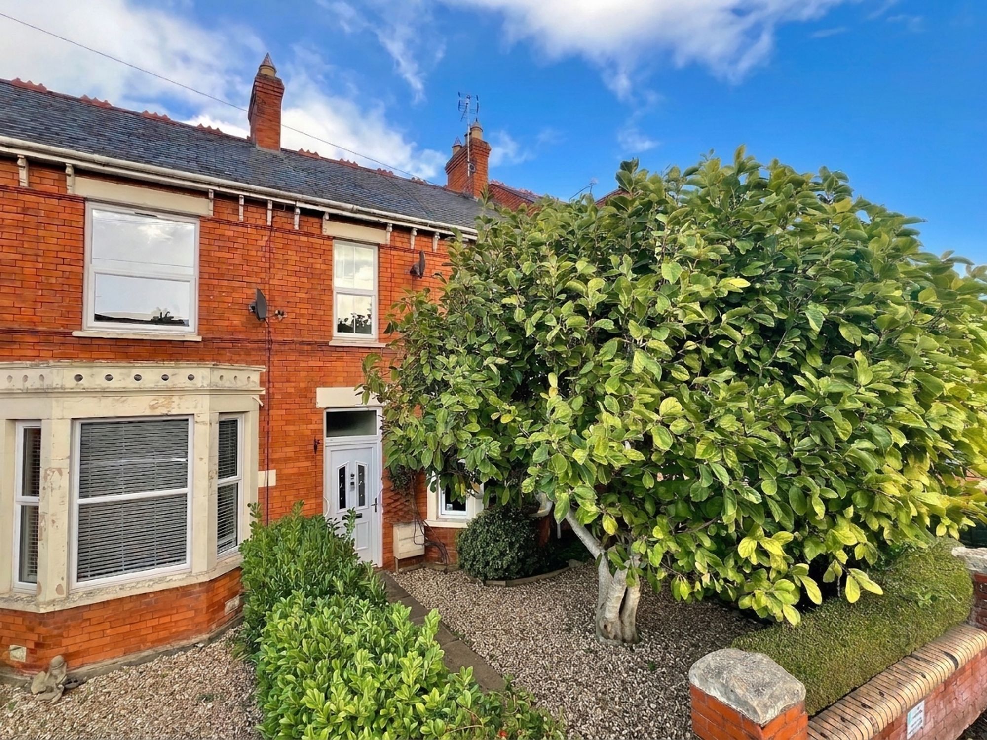Holway Road - NO onward chain! Image 1