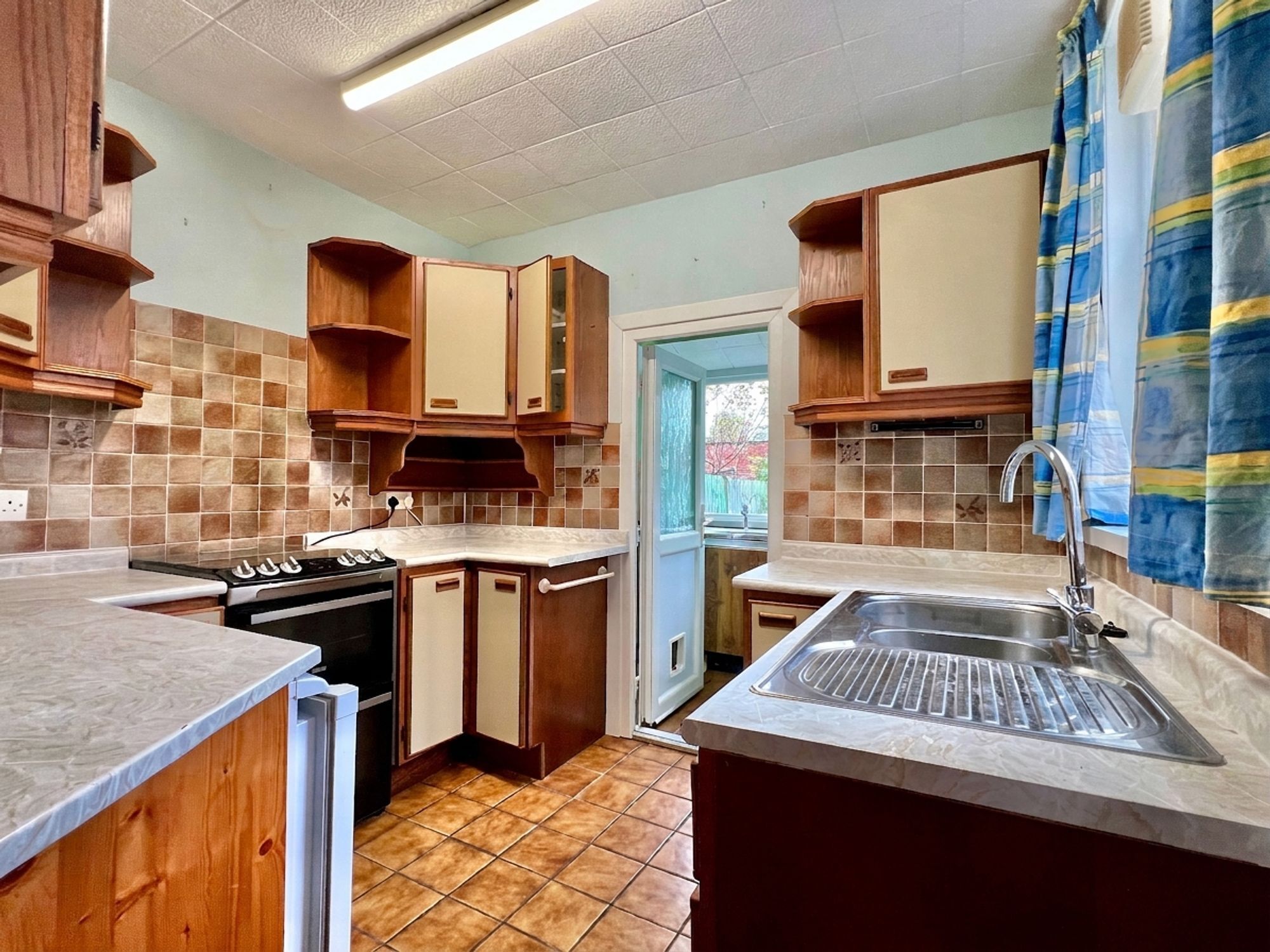 Holway Road - NO onward chain! Image 8