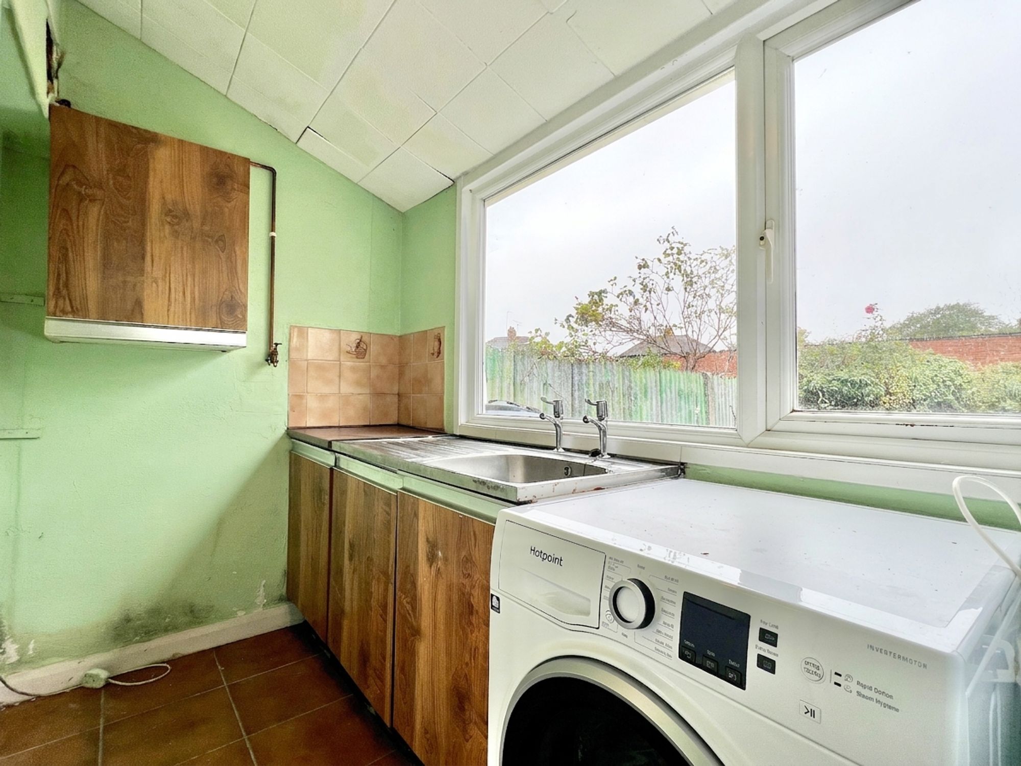 Holway Road - NO onward chain! Image 9