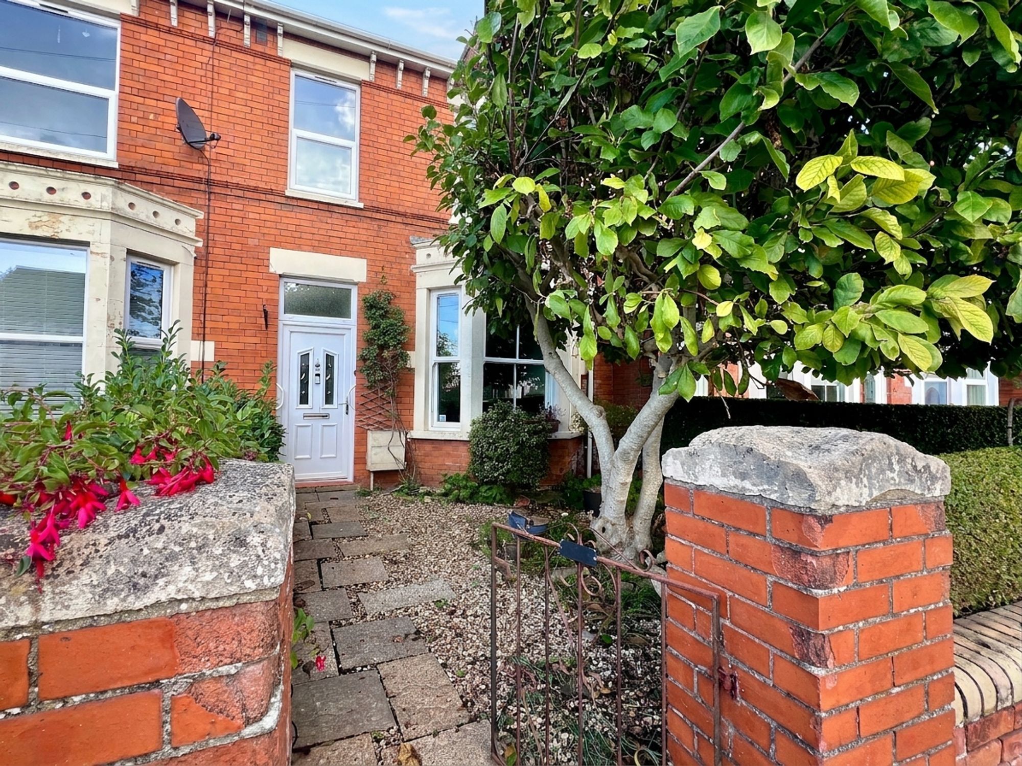 Holway Road - NO onward chain! Image 16