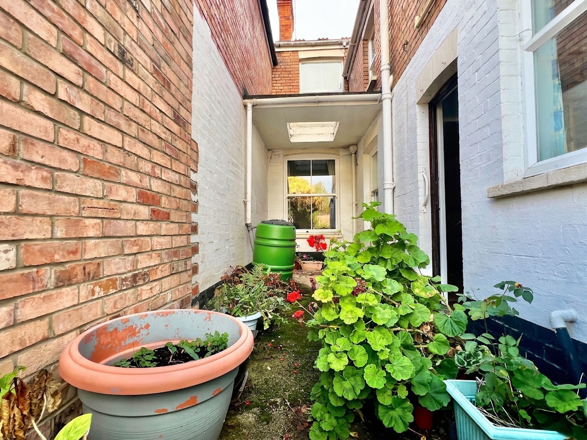 Holway Road - NO onward chain! Image 18