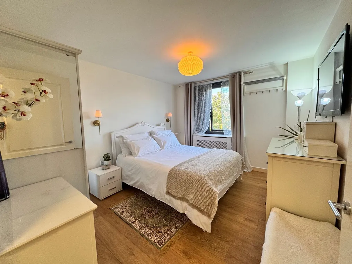 2 bedroom property for sale in Neasden Lane, London, NW10 - £395,000