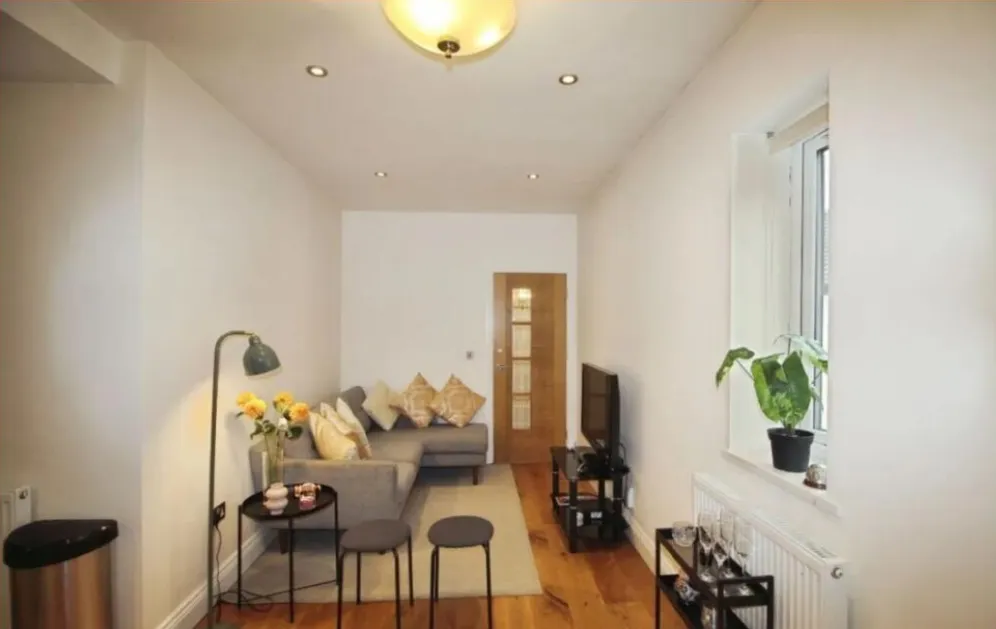 Cranbourne Gardens London NW11 photo 3