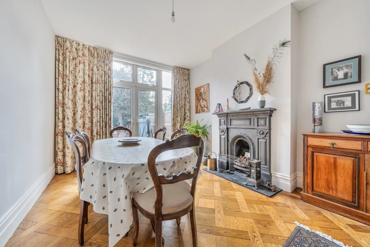 Fitzjohn Avenue Barnet EN5 photo 11
