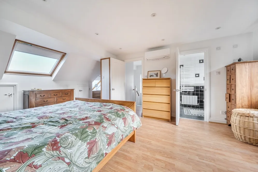 Fitzjohn Avenue Barnet EN5 photo 18