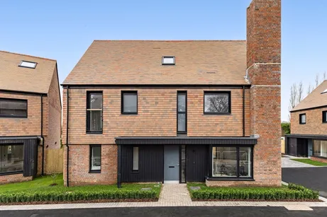 Medland Close Cranleigh GU6